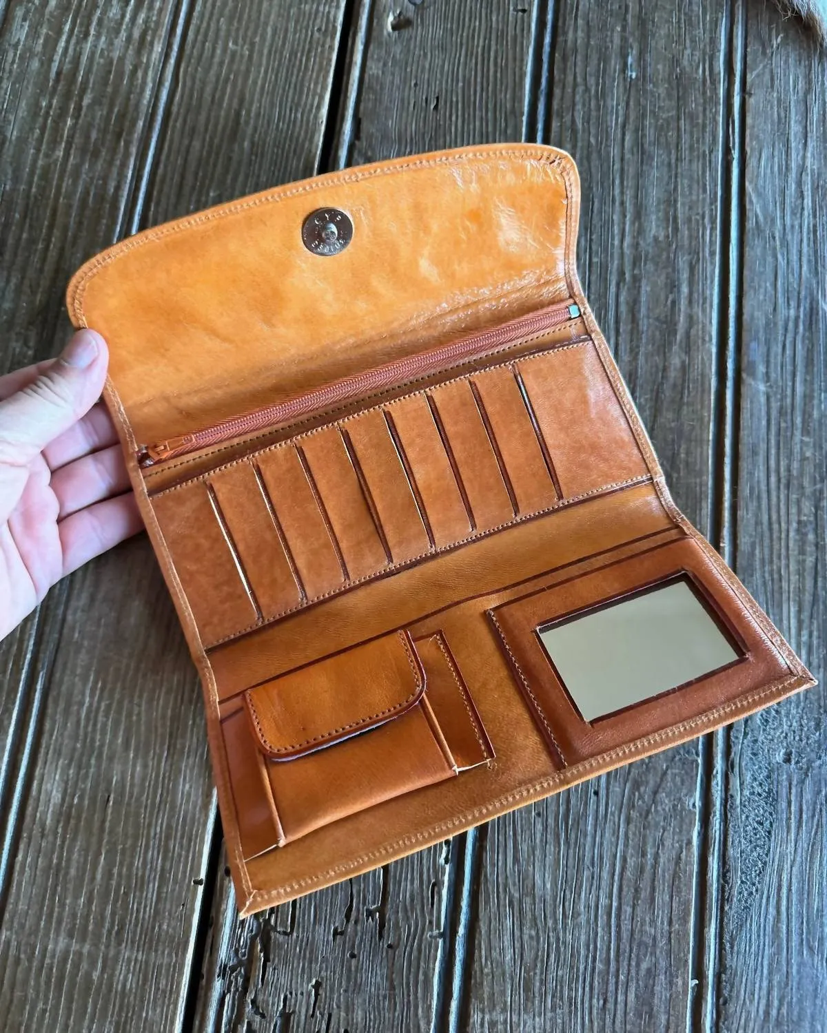 American Darling - Women's Leather Wallet.